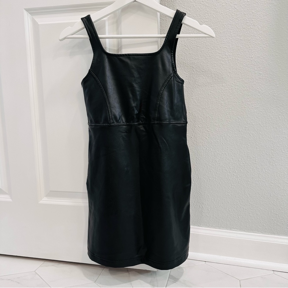 Abercrombie & Fitch Girls Faux Leather Dress (9/10)